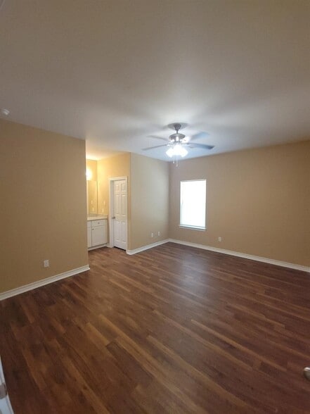 Building Photo - 2107 24th St N