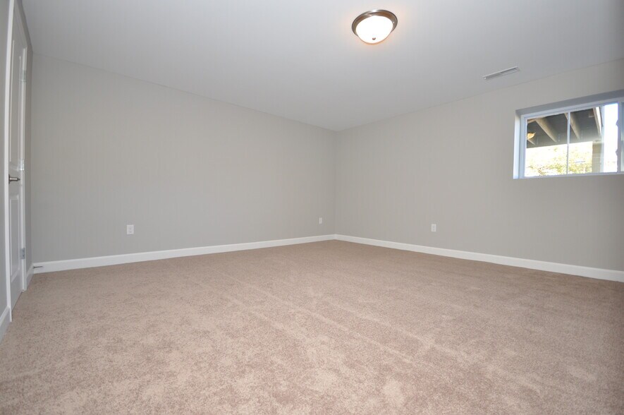 Building Photo - 7156 Remington Villa Dr
