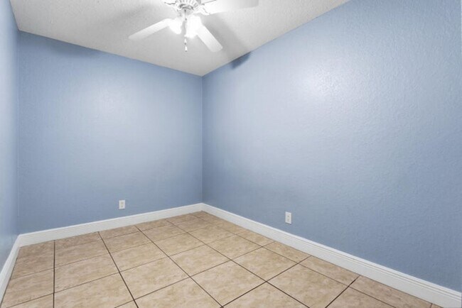 Building Photo - 1029 Staghorn St