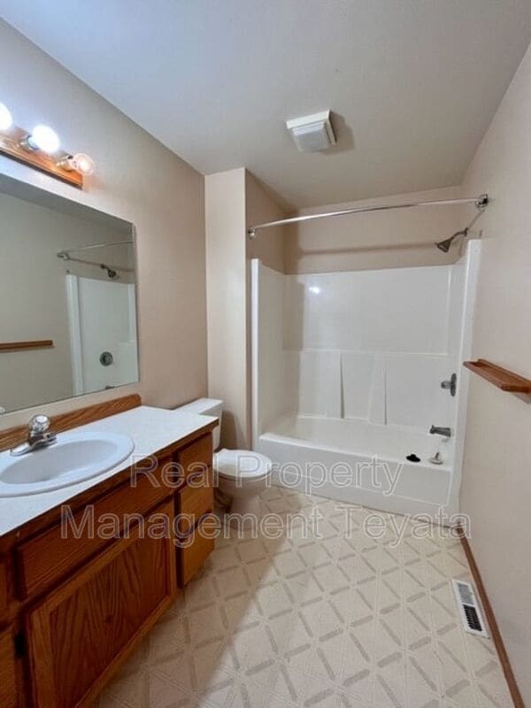 Building Photo - 214 Reeds Ln