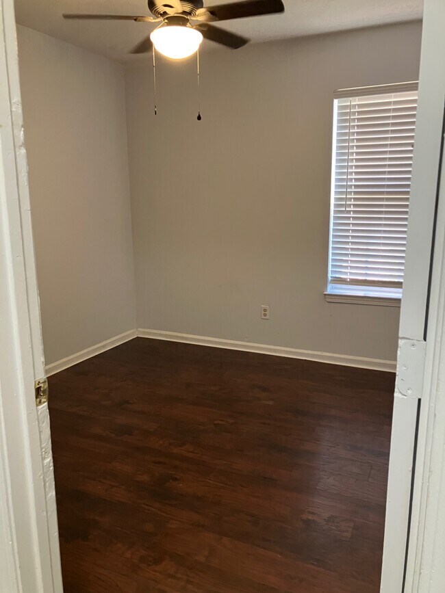 Building Photo - 7054 Foxhall Dr