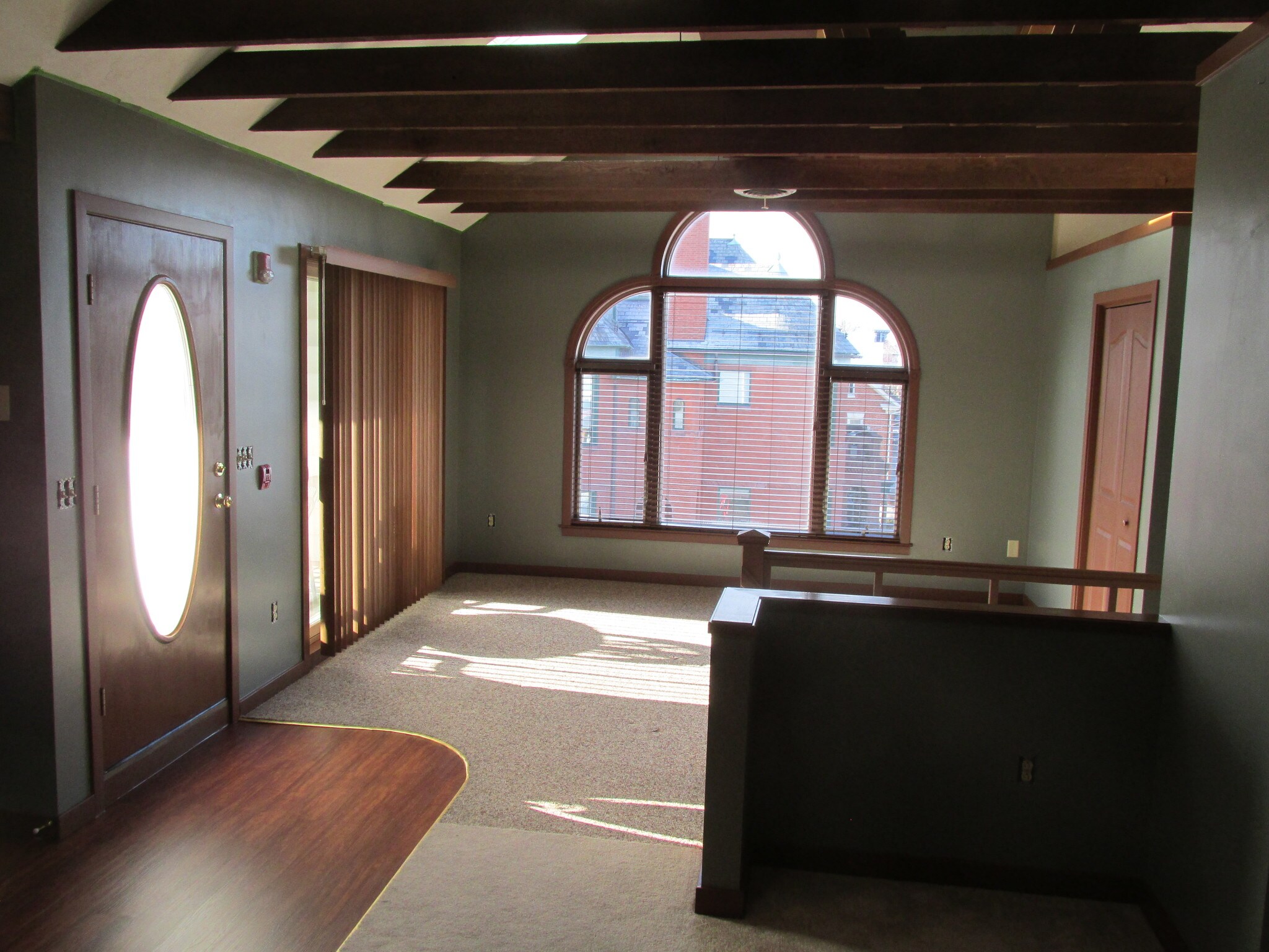 Bay Window Room - 102 Carlisle St