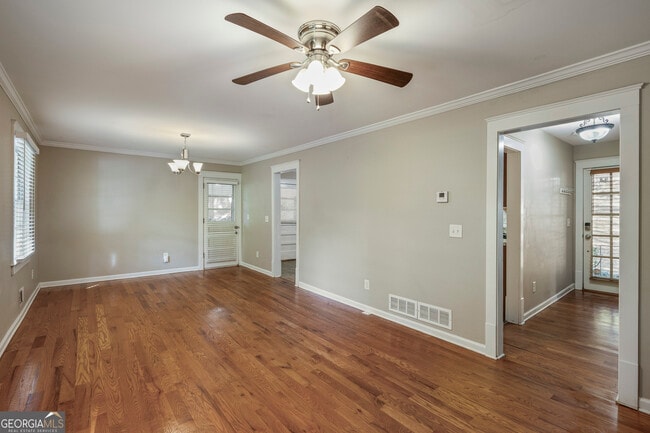 Building Photo - 3823 Kingswood Dr