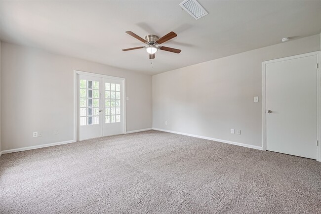 Building Photo - 10815 Creektree Dr