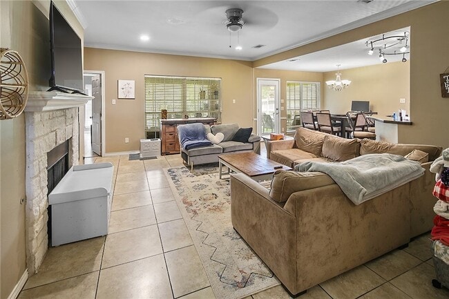 Building Photo - 335 Robelmont Dr