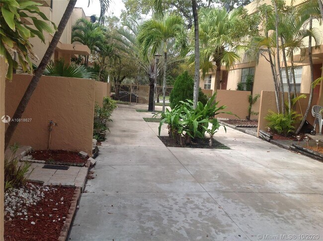 Building Photo - 6153 SW 69th St