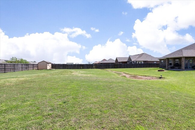 Building Photo - 8398 SW Sun Valley Dr
