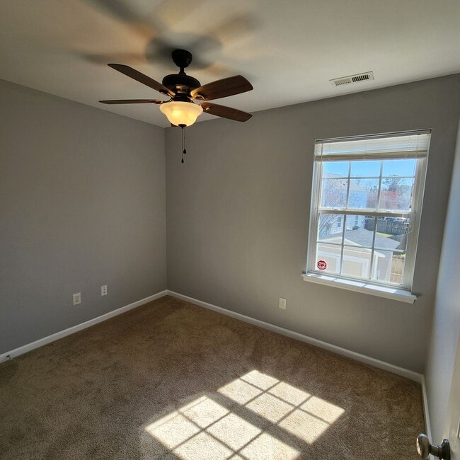 Building Photo - Beautiful Home for rent Durham NC