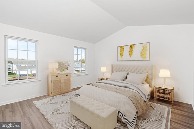 Building Photo - 872 Mapleton Ave