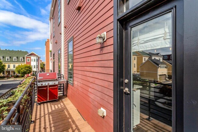 Building Photo - 2004 Potomac Ave