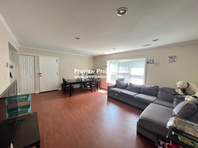 Primary Photo - 160 Newton St