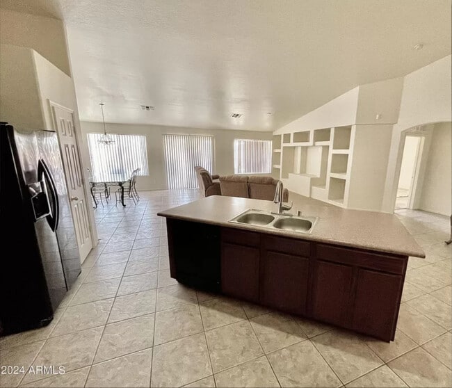 Building Photo - 608 W Rattlesnake Pl