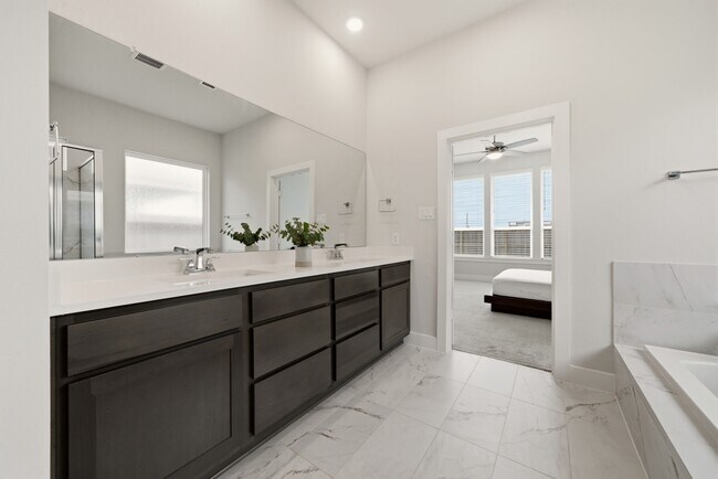 Building Photo - 26307 Camden Cyn Ave