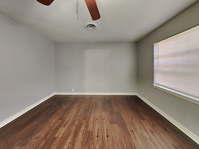 Building Photo - 2126 Ridgeway St
