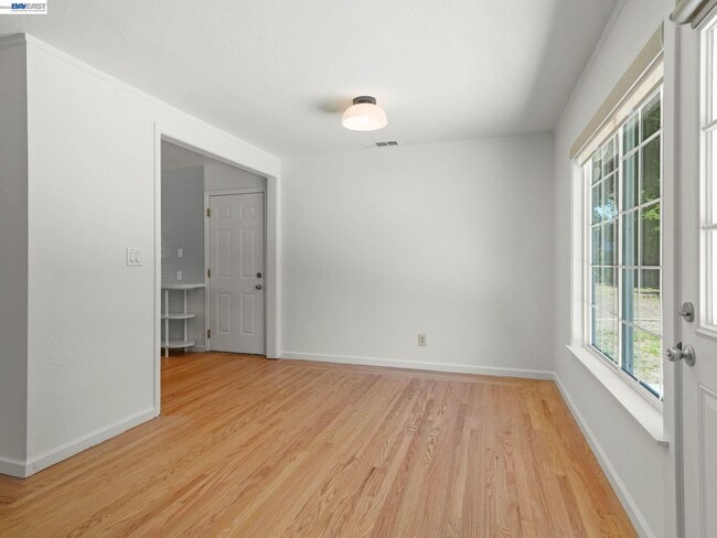 Building Photo - 72 Orchard Ct