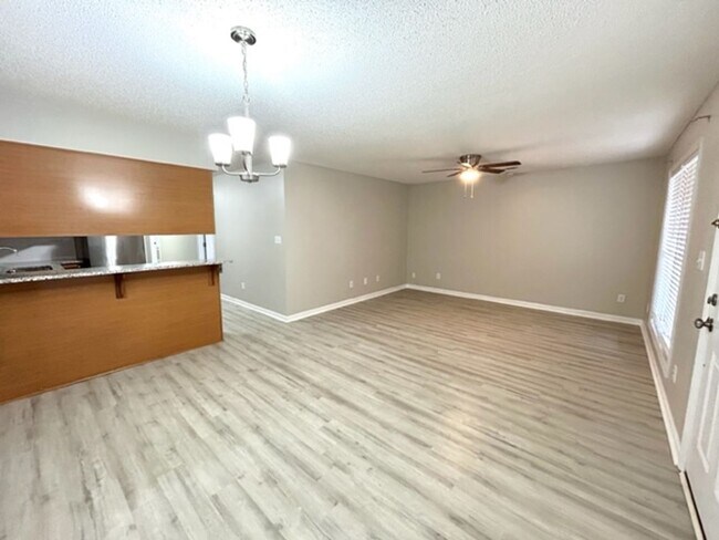 Building Photo - 131 Railroad Ridge Rd