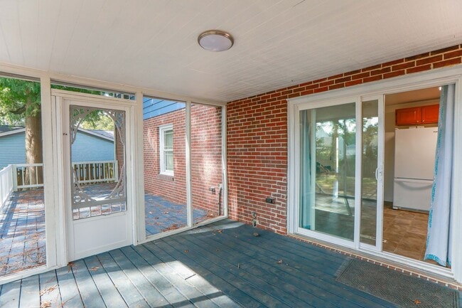 Building Photo - Elizabeth Lake Estates