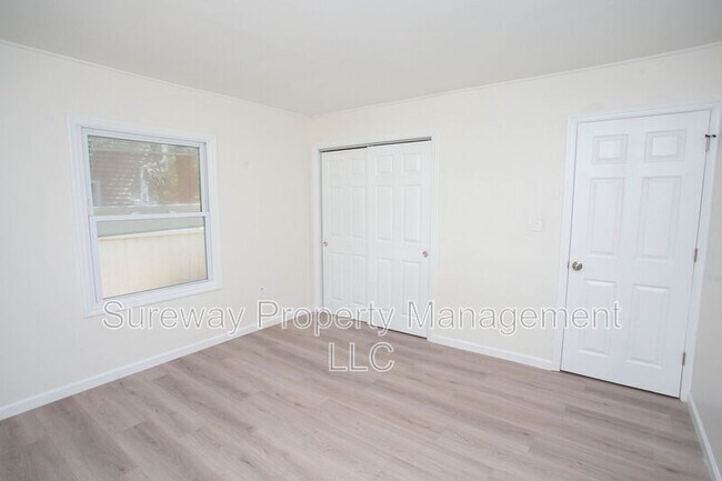 Building Photo - 73 Somerset Dr