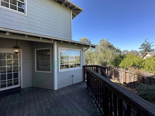 Building Photo - 108 Club Dr