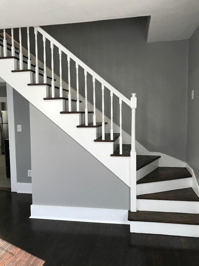 Building Photo - 353 Poplar St