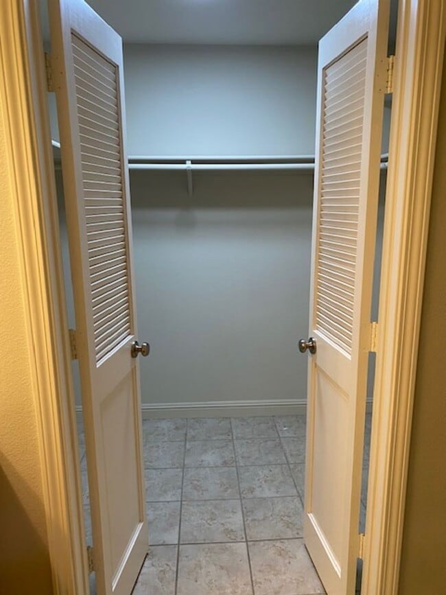 Building Photo - AVAILABLE NOW! Beautiful 2 Bedroom 2 Bath Condo in Citrus Heights!!!