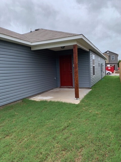 Building Photo - 5002 W Claxton Cir