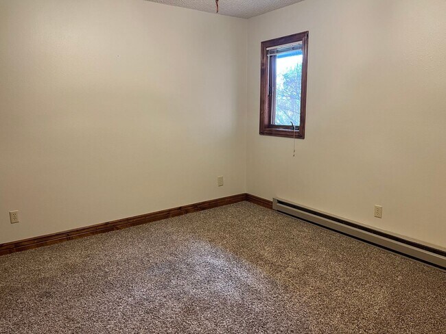 Building Photo - 3 Bdr, 2 Bath, home in beautiful Shields Valley setting