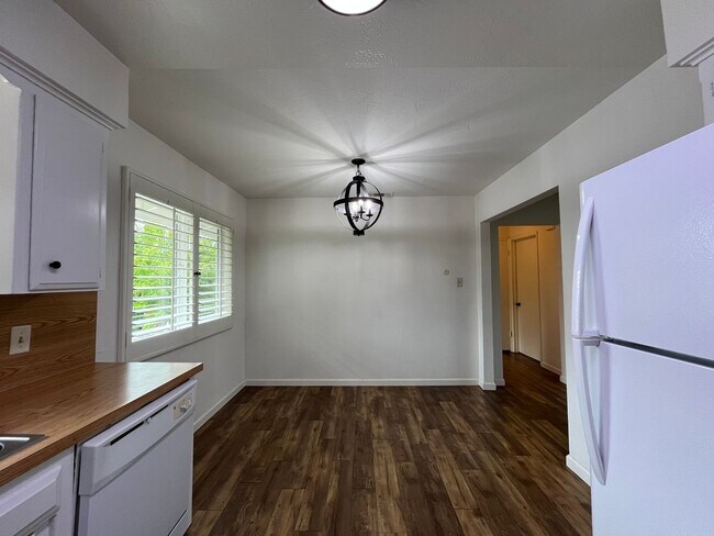 Building Photo - 1805 Oak St