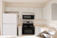 Building Photo - 521 Eastwater Ln