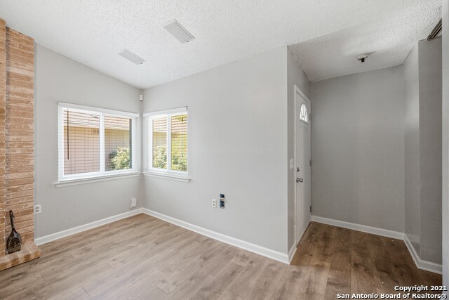 Building Photo - 8032 Laurel Bend