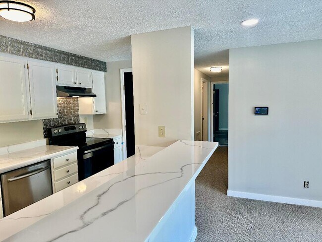 Building Photo - 6 Sequoia Ct