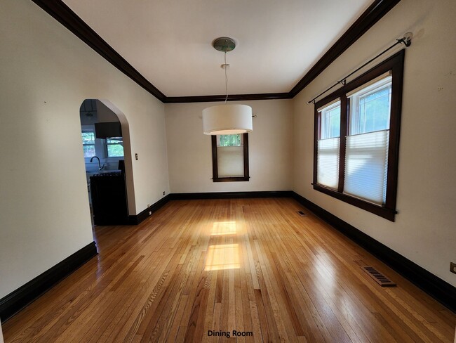 Building Photo - 335 W Palatine Rd