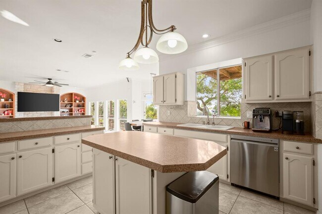 Building Photo - 7209 Foxtree Cove