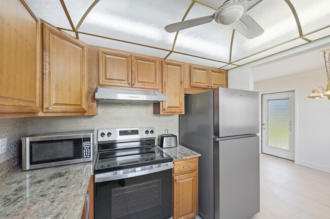 Building Photo - 452 Brittany Dr