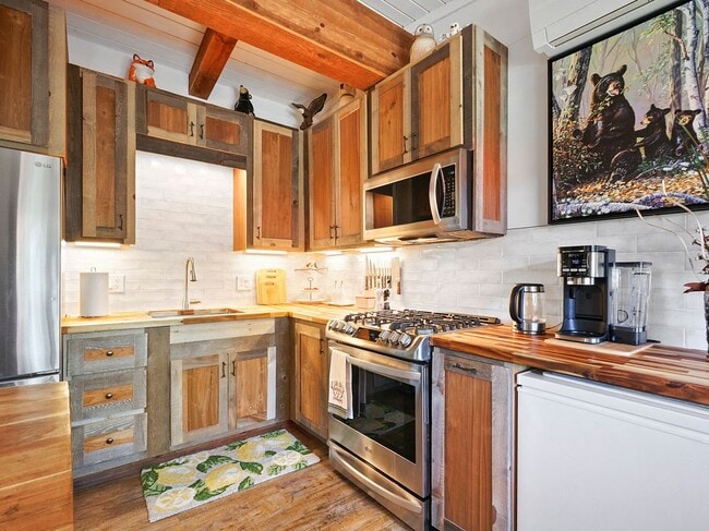 Building Photo - 9987 S Overlook Rd