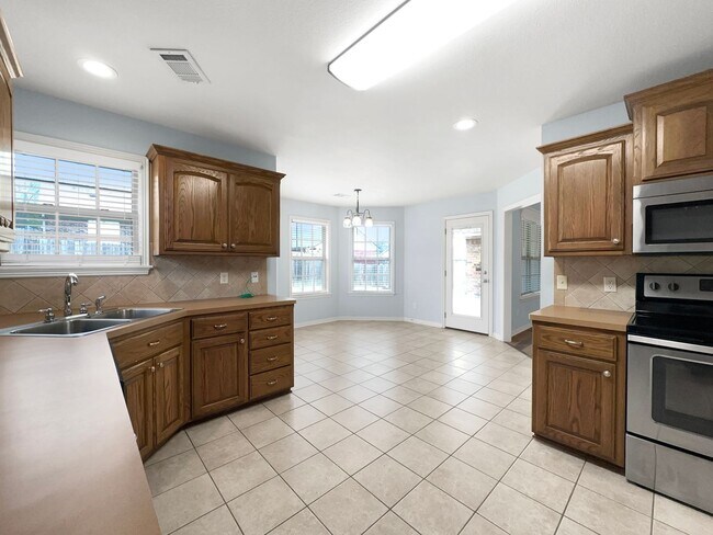 Building Photo - 2060 Kalei Ln