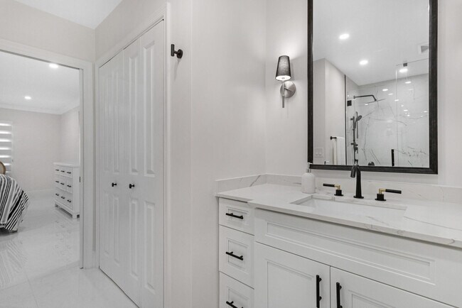 Building Photo - 6213 Bay Club Dr