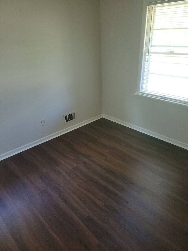 Building Photo - 4113 La Salle Ave