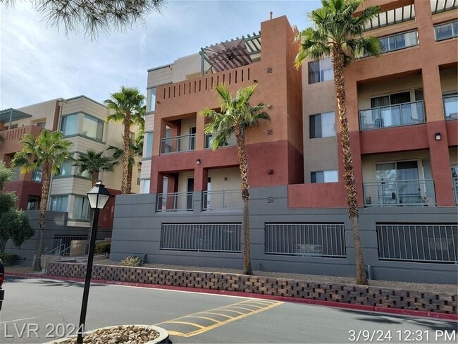 Building Photo - MIDRISE 2 BED, 2 BATH CONDO IN GUARD-GATED...