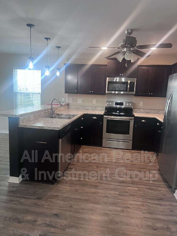 Building Photo - 426 Eisenhower Dr
