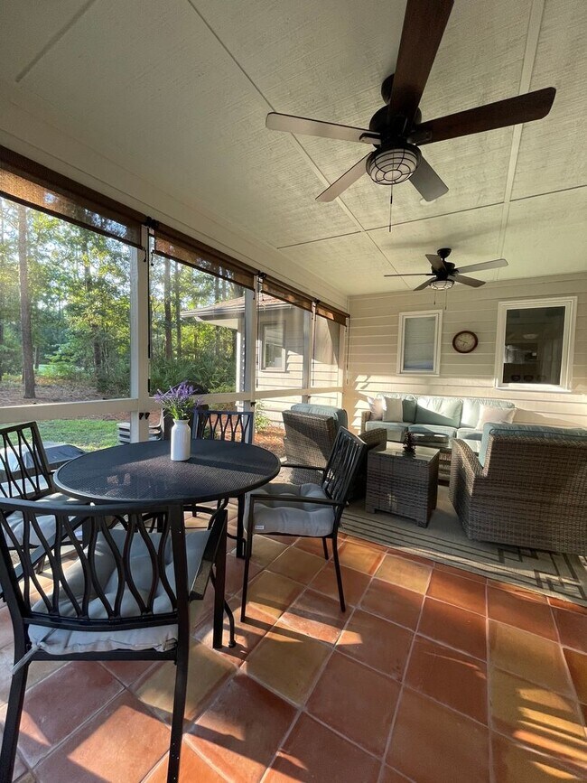 Building Photo - Lovely Remodeled Home In Hilton Head Plantation