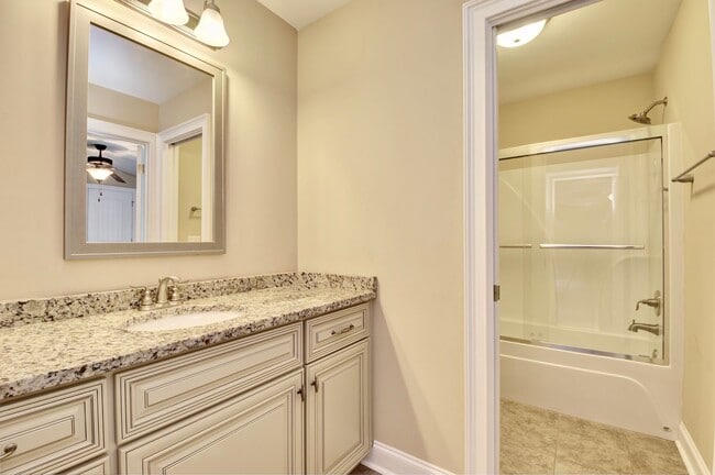 Building Photo - Spacious 4 Bed, 2.5 Bath Home in Desirable...