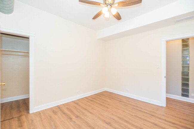 Building Photo - 1032 W Dakin St