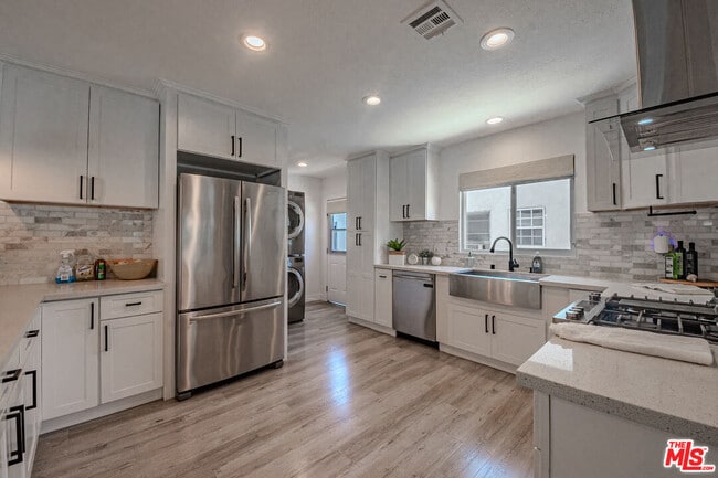 Building Photo - 3914 Somerset Dr
