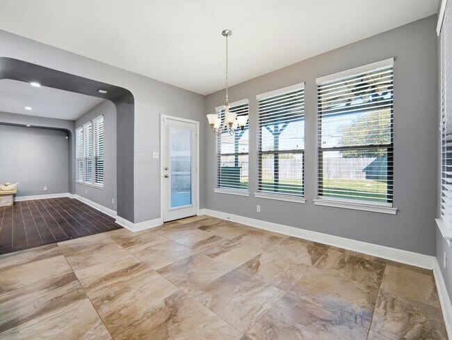 Building Photo - 4431 Oak Roset