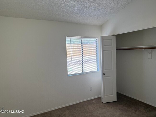 Building Photo - 4420 W Rockwood Dr
