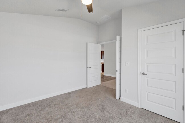 Building Photo - 5348 Lugo St