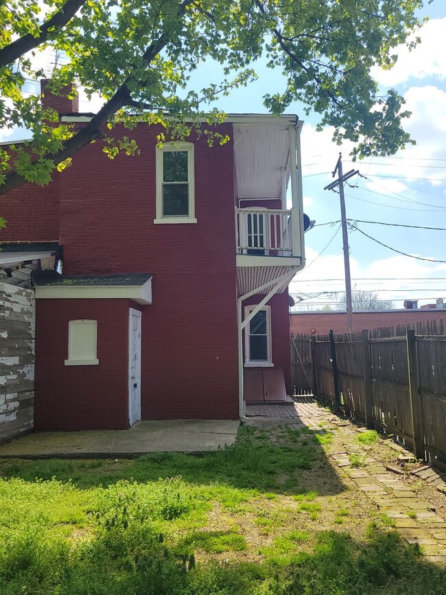 Building Photo - 4 Bedroom Home in Lancaster City
