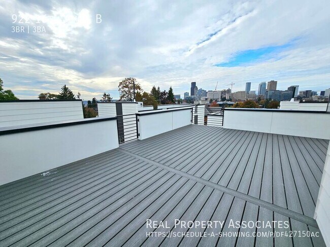 Building Photo - 922 16th Ave