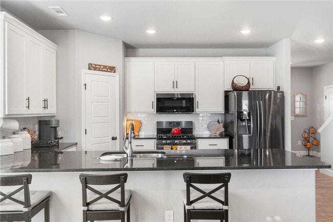 Building Photo - 102 Manfield Ave